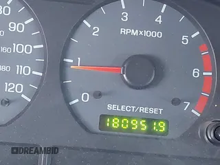 2001 Ford Mustang Deluxe с VIN 1FAFP44491F229968, выставлен на аукционе IAAI как лот 42304205 с пробегом 180 951 миль миль и . История ставок и продаж доступна на DreamBid. Изображение 16.