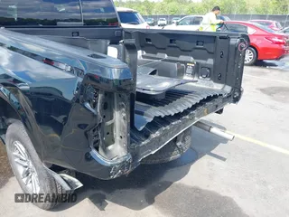 2024 Chevrolet Colorado 2WD LT z VIN 1GCPSCEK1R1210800, wystawiony jako IAAI lot #41999697 z przebiegiem 6 124 mil mil oraz . Historia ofert i sprzedaży dostępna na DreamBid. Obrazek 6.