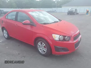 2012 Chevrolet Sonic LS z VIN 1G1JA5SH6C4121400, wystawiony jako IAAI lot #42507694 z przebiegiem 175 884 mil mil oraz . Historia ofert i sprzedaży dostępna na DreamBid. Obrazek 1.