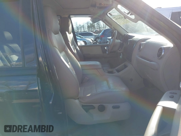 2003 Ford Expedition Eddie Bauer z VIN 1FMFU18L13LC31460, wystawiony jako IAAI lot #41204255 z przebiegiem 248 719 mil mil oraz . Historia ofert i sprzedaży dostępna na DreamBid. Obrazek 5.