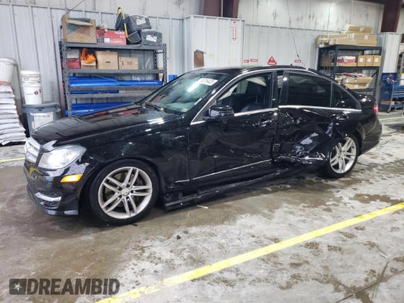 2013 Mercedes-Benz C 300 Sport z VIN WDDGF8AB0DR288122, wystawiony jako Copart lot #55216405 z przebiegiem 158 303 mil mil oraz Szkoda całkowita • Salvage title. Historia ofert i sprzedaży dostępna na DreamBid. Obrazek 1.
