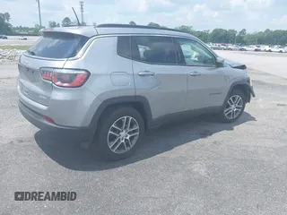 2020 Jeep Compass Altitude z VIN 3C4NJCBB1LT234979, wystawiony jako IAAI lot #41872466 z przebiegiem 37 827 mil mil oraz . Historia ofert i sprzedaży dostępna na DreamBid. Obrazek 4.