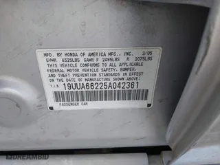 2005 Acura TL with VIN 19UUA66225A042361, listed as a IAAI auction lot 41795900 with 236,371 mi miles. Bid and sale history available at carsss.com. Image 9.