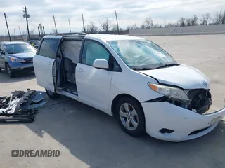 2016 Toyota Sienna LE AAS with VIN 5TDKK3DC2GS731724, listed as a IAAI auction lot 41631571 with 88,900 mi miles. Bid and sale history available at carsss.com. Image 1.