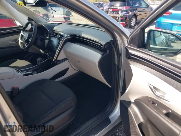 2024 Hyundai Tucson SEL with VIN 5NMJBCDE7RH387021, listed as a IAAI auction lot 41930770 with 33,119 mi miles and . Bid and sale history available at carsss.com. Image 5.