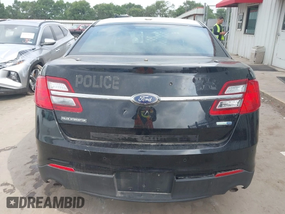 2018 Ford Police Interceptor z VIN 1FAHP2MK0JG106131, wystawiony jako IAAI lot #42128631 z przebiegiem 68 924 mil mil oraz . Historia ofert i sprzedaży dostępna na DreamBid. Obrazek 17.