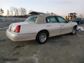 2002 Lincoln Town Car Cartier with VIN 1LNHM83W62Y618719, listed as a Copart auction lot 88722925 with 0 mi miles and Salvage Title. Bid and sale history available at carsss.com. Image 3.
