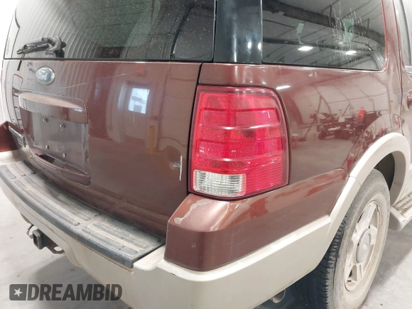 2006 Ford Expedition Eddie Bauer with VIN 1FMFU17586LA94718, listed as a IAAI auction lot 41531800 with 225,380 mi miles. Bid and sale history available at carsss.com. Image 6.