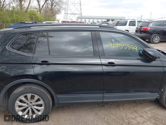 2018 Volkswagen Tiguan S with VIN 3VV1B7AX1JM076071, listed as a IAAI auction lot 42043311 with 107,883 mi miles and . Bid and sale history available at DreamBid. Image 13.