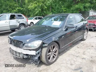 2012 Mercedes-Benz C 250 Sport z VIN WDDGF4HB9CA653814, wystawiony jako IAAI lot #42300963 z przebiegiem 149 262 mil mil oraz . Historia ofert i sprzedaży dostępna na DreamBid. Obrazek 6.