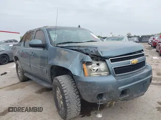 2008 Chevrolet Avalanche LS с VIN 3GNEC12J78G266817, выставлен на аукционе IAAI как лот 41947950 с пробегом 164 416 миль миль и . История ставок и продаж доступна на DreamBid. Изображение 1.