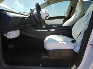 2022 Tesla Model Y Long Range z VIN 7SAYGDEEXNF455766, wystawiony jako Copart lot #49641685 z przebiegiem 51 142 mil mil oraz Szkoda całkowita • Salvage title. Historia ofert i sprzedaży dostępna na DreamBid. Obrazek 7.