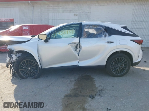 2024 Lexus RX 350h z VIN 2T2BBMCA3RC062053, wystawiony jako IAAI lot #41232401 z przebiegiem 763 mil mil oraz . Historia ofert i sprzedaży dostępna na DreamBid. Obrazek 14.