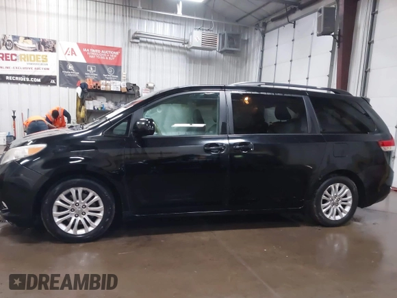 2011 Toyota Sienna XLE AAS with VIN 5TDYK3DC3BS141051, listed as a IAAI auction lot 41741058 with 236,626 mi miles. Bid and sale history available at carsss.com. Image 14.