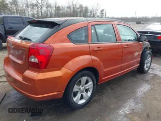 2011 Dodge Caliber Mainstreet z VIN 1B3CB3HA6BD262107, wystawiony jako IAAI lot #41663951 z przebiegiem 121 324 mil mil oraz . Historia ofert i sprzedaży dostępna na DreamBid. Obrazek 4.