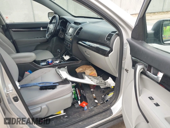 2014 Kia Sorento LX with VIN 5XYKTCA62EG522196, listed as a IAAI auction lot 42037774 with 1 mi miles. Bid and sale history available at carsss.com. Image 5.