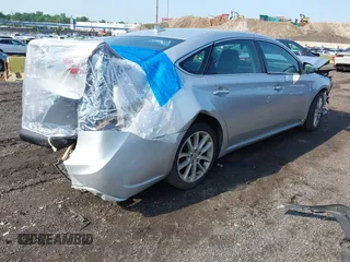 2013 Toyota Avalon XLE z VIN 4T1BK1EB7DU035647, wystawiony jako IAAI lot #42456762 z przebiegiem 136 018 mil mil oraz . Historia ofert i sprzedaży dostępna na DreamBid. Obrazek 4.