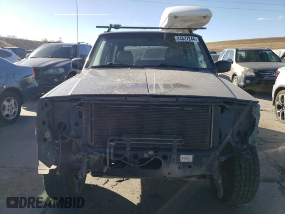 2000 Jeep Cherokee Limited with VIN 1J4FF68S0YL250926, listed as a Copart auction lot 84837244 with 141,020 mi miles and Salvage Title. Bid and sale history available at carsss.com. Image 5.