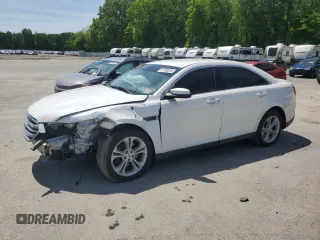 2015 Ford Taurus SEL z VIN 1FAHP2E82FG108442, wystawiony jako Copart lot #57790515 z przebiegiem 116 834 mil mil oraz Szkody całkowita. Historia ofert i sprzedaży dostępna na DreamBid. Obrazek 1.