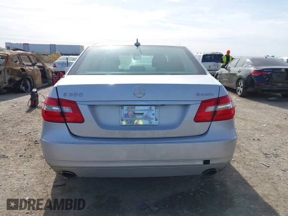 2011 Mercedes-Benz E 350 Luxury z VIN WDDHF8HB0BA362712, wystawiony jako IAAI lot #41074211 z przebiegiem Nie podano mil oraz . Historia ofert i sprzedaży dostępna na DreamBid. Obrazek 16.