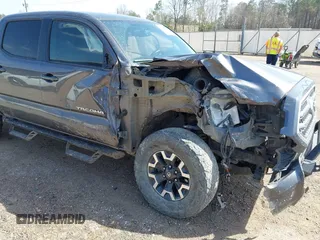2016 Toyota Tacoma SR with VIN 5TFCZ5AN5GX010227, listed as a IAAI auction lot 41792719 with 228,070 mi miles. Bid and sale history available at carsss.com. Image 6.