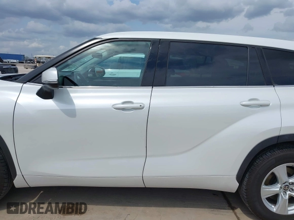 2022 Toyota Highlander LE with VIN 5TDZZRAH4NS090313, listed as a IAAI auction lot 42137543 with 81,954 mi miles and . Bid and sale history available at DreamBid. Image 14.