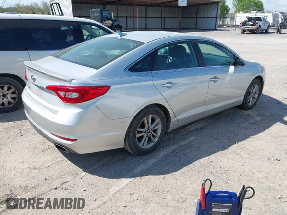 2015 Hyundai Sonata SE z VIN 5NPE24AFXFH167360, wystawiony jako IAAI lot #41959945 z przebiegiem 182 524 mil mil oraz . Historia ofert i sprzedaży dostępna na DreamBid. Obrazek 4.