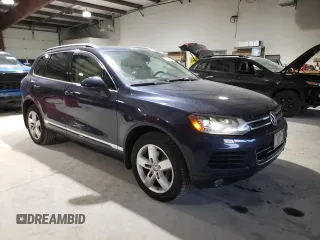 2012 Volkswagen Touareg Exec with VIN WVGEF9BP4CD011773, listed as a Copart auction lot 82461264 with 230,231 mi miles and Clean Title. Bid and sale history available at DreamBid. Image 4.
