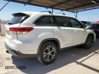 2019 Toyota Highlander LE z VIN 5TDZZRFH1KS367536, wystawiony jako Copart lot #55051045 z przebiegiem 67 732 mil mil oraz Szkoda całkowita • Salvage title. Historia ofert i sprzedaży dostępna na DreamBid. Obrazek 3.