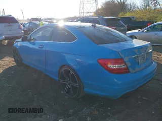 2014 Mercedes-Benz C 250 z VIN WDDGJ4HB8EG211556, wystawiony jako IAAI lot #40831987 z przebiegiem 98 958 mil mil oraz . Historia ofert i sprzedaży dostępna na DreamBid. Obrazek 3.