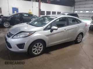 2013 Ford Fiesta SE z VIN 3FADP4BJ8DM220456, wystawiony jako Copart lot #58596825 z przebiegiem 115 933 mil mil oraz Szkoda całkowita • Salvage title. Historia ofert i sprzedaży dostępna na DreamBid. Obrazek 1.