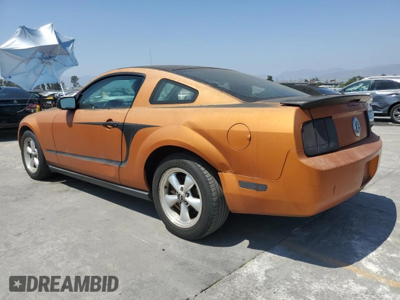 2007 Ford Mustang Deluxe z VIN 1ZVHT80N275227754, wystawiony jako Copart lot #58585035 z przebiegiem 160 466 mil mil oraz Nie do naprawy • Non repairable. Historia ofert i sprzedaży dostępna na DreamBid. Obrazek 2.