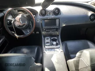 2015 Jaguar XJ z VIN SAJWA1CZ5F8V90554, wystawiony jako Copart lot #83623994 z przebiegiem 104 440 mil mil oraz Szkoda całkowita • Salvage title. Historia ofert i sprzedaży dostępna na DreamBid. Obrazek 8.