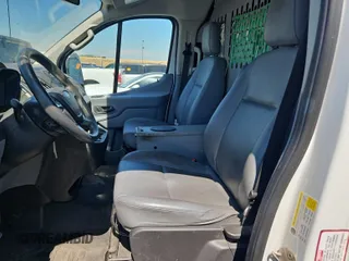 2019 Ford Transit z VIN 1FTYE1YM8KKB40189, wystawiony jako IAAI lot #42763040 z przebiegiem 193 036 mil mil oraz . Historia ofert i sprzedaży dostępna na DreamBid. Obrazek 24.