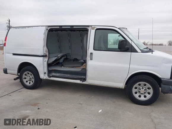 2013 Chevrolet Express Cargo z VIN 1GCSGAFX4D1128353, wystawiony jako IAAI lot #41369784 z przebiegiem 109 703 mil mil oraz . Historia ofert i sprzedaży dostępna na DreamBid. Obrazek 6.