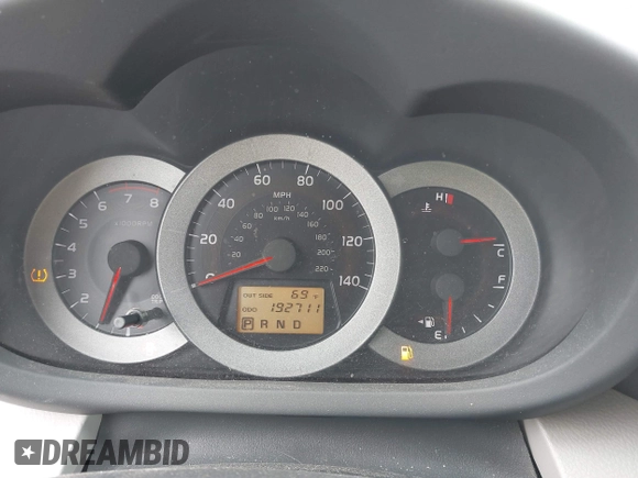 2006 Toyota RAV4 with VIN JTMZD33V766016092, listed as a IAAI auction lot 42102147 with 192,711 mi miles. Bid and sale history available at carsss.com. Image 7.