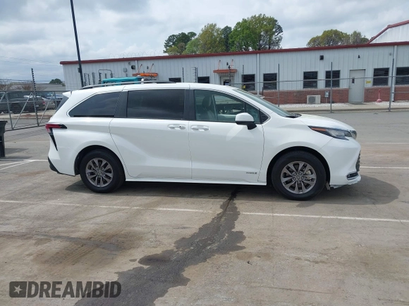 2021 Toyota Sienna XLE with VIN 5TDYRKEC6MS046412, listed as a IAAI auction lot 41934907 with 6,658 mi miles. Bid and sale history available at carsss.com. Image 13.