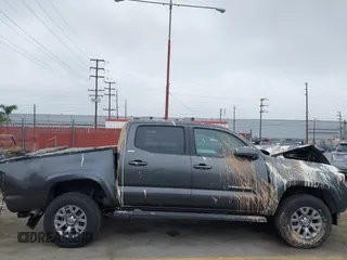 2017 Toyota Tacoma SR5 z VIN 3TMAZ5CN0HM039730, wystawiony jako IAAI lot #42406448 z przebiegiem 69 530 mil mil oraz . Historia ofert i sprzedaży dostępna na DreamBid. Obrazek 20.
