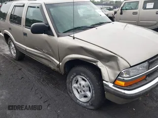 2000 Chevrolet Blazer LT with VIN 1GNDT13W9YK287456, listed as a IAAI auction lot 42450504 with 139,649 mi miles and . Bid and sale history available at DreamBid. Image 6.