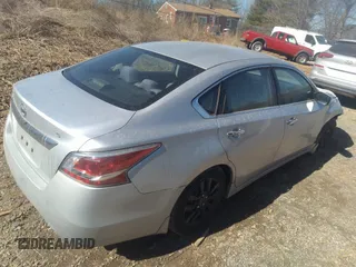 2015 Nissan Altima 2.5 SV with VIN 1N4AL3AP0FC202634, listed as a IAAI auction lot 41685049 with 137,324 mi miles. Bid and sale history available at carsss.com. Image 4.