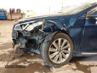 2017 Hyundai Sonata Sport z VIN 5NPE34AF2HH548393, wystawiony jako IAAI lot #41066745 z przebiegiem 105 818 mil mil oraz . Historia ofert i sprzedaży dostępna na DreamBid. Obrazek 6.