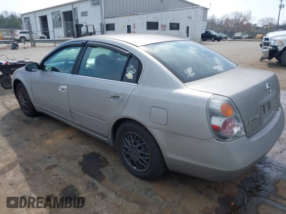 2003 Nissan Altima S with VIN 1N4AL11D23C290009, listed as a IAAI auction lot 41813061 with 247,427 mi miles. Bid and sale history available at carsss.com. Image 3.