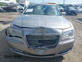 2014 Chrysler 300 z VIN 2C3CCAAG3EH380058, wystawiony jako IAAI lot #42220051 z przebiegiem 116 263 mil mil oraz . Historia ofert i sprzedaży dostępna na DreamBid. Obrazek 12.