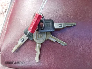 1990 Cadillac Eldorado z VIN 1G6EL1333LU608572, wystawiony jako IAAI lot #42191060 z przebiegiem 105 433 mil mil oraz . Historia ofert i sprzedaży dostępna na DreamBid. Obrazek 11.