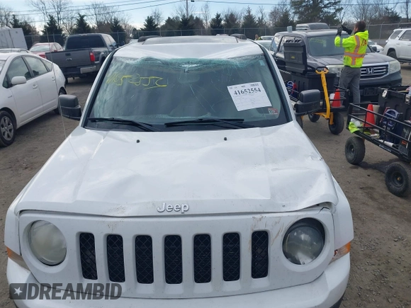 2011 Jeep Patriot Latitude with VIN 1J4NT1GB4BD126488, listed as a IAAI auction lot 41652554 with 179,724 mi miles. Bid and sale history available at carsss.com. Image 12.