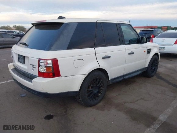2008 Land Rover Range Rover Sport HSE with VIN SALSK254X8A151615, listed as a IAAI auction lot 41075710 with 225,440 mi miles. Bid and sale history available at carsss.com. Image 4.