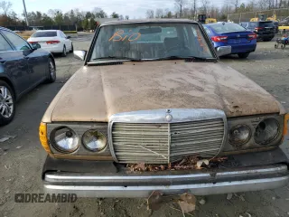 1983 Mercedes-Benz 300 D with VIN WDBAB33A1DB032601, listed as a Copart auction lot 82419003 with 330,483 mi miles and Non Repairable. Bid and sale history available at carsss.com. Image 11.