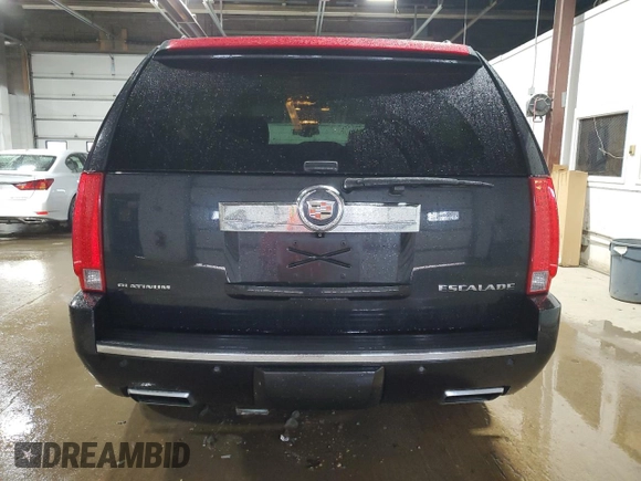 2013 Cadillac Escalade Platinum Edition z VIN 1GYS4DEF7DR240482, wystawiony jako Copart lot #56906815 z przebiegiem 147 774 mil mil oraz Szkoda całkowita • Salvage title. Historia ofert i sprzedaży dostępna na DreamBid. Obrazek 6.