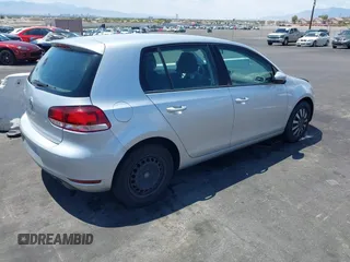 2013 Volkswagen Golf w/Conv с VIN WVWDB7AJ0DW130293, выставлен на аукционе IAAI как лот 42474230 с пробегом 188 475 миль миль и . История ставок и продаж доступна на DreamBid. Изображение 4.
