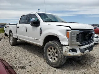 2017 Ford F-250 Lariat with VIN 1FT7W2BT6HED83358, listed as a Copart auction lot 60636715 with 140,578 mi miles and Salvage title. Bid and sale history available at DreamBid. Image 4.